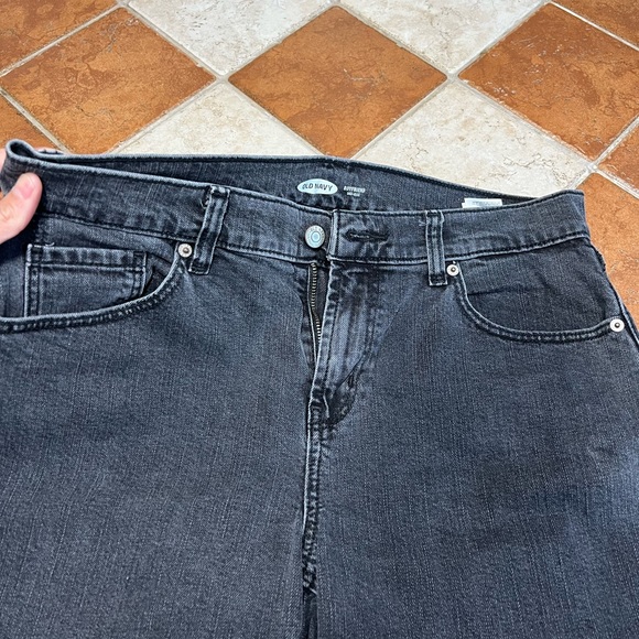 Old Navy Women’s Mid-Rise Boyfriend Straight Jeans - Picture 5 of 13